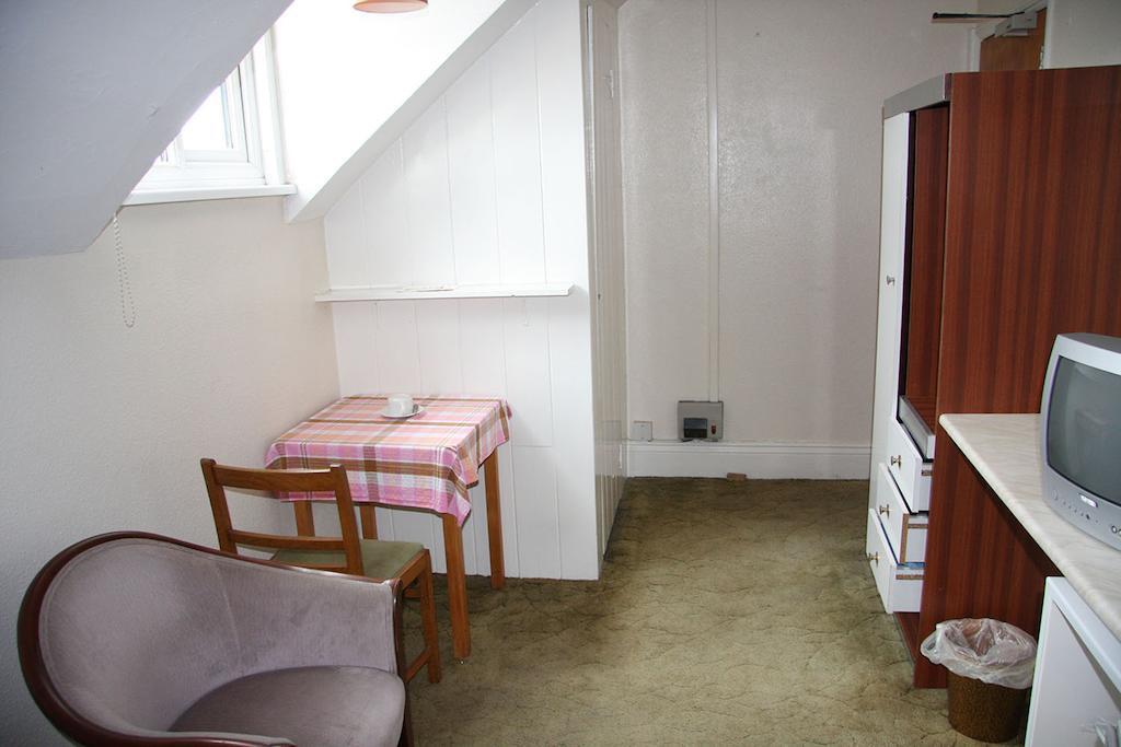 Dove Court Mini Lodge Almondsbury Exterior photo