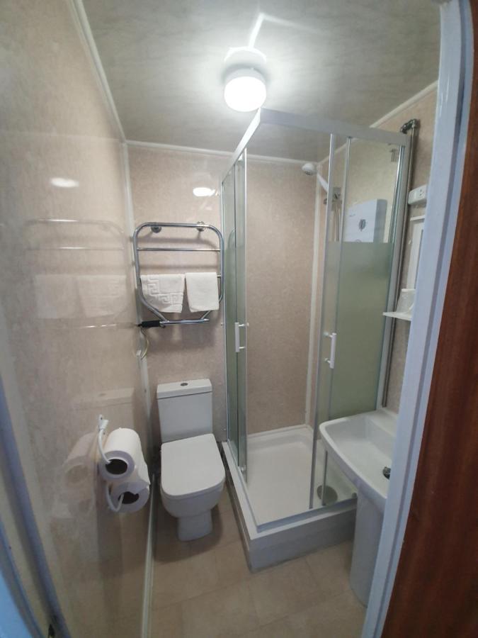 Dove Court Mini Lodge Almondsbury Exterior photo